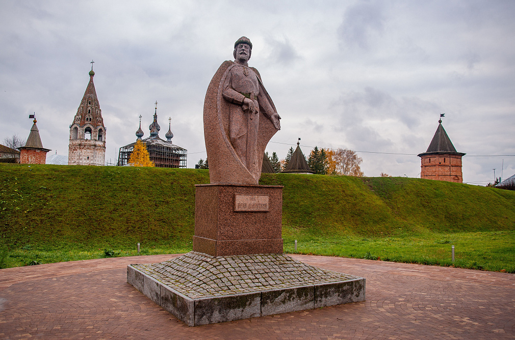 Памятник Юрию Долгорукому